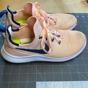 Nike Free wmns size 9